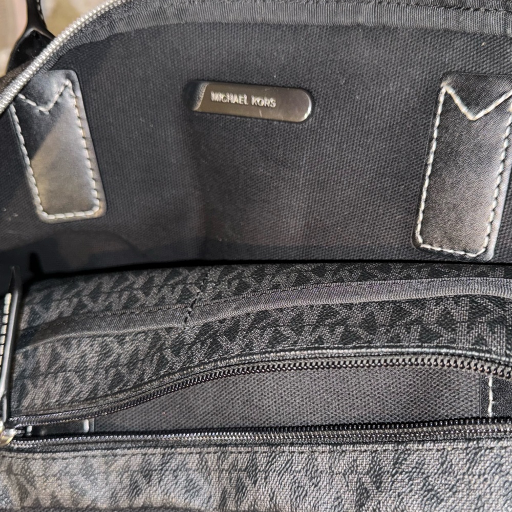 MICHAEL KORS TRAVEL LARGE TOP ZIP TOTE - Picture 10 of 14
